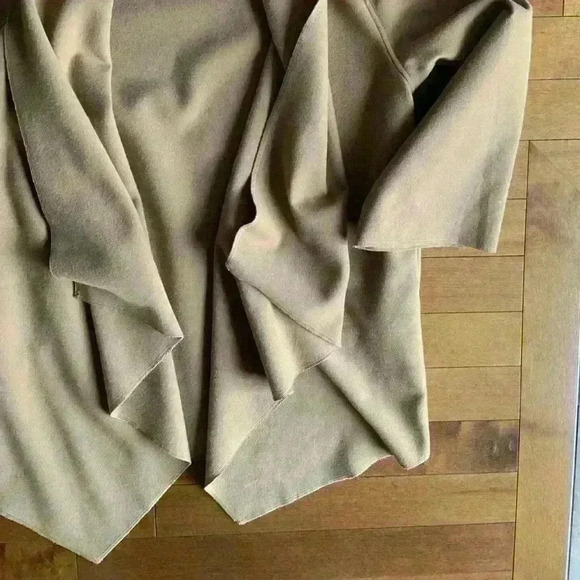 Edit | Oversized camel coat size small medium - Picture 2 of 4